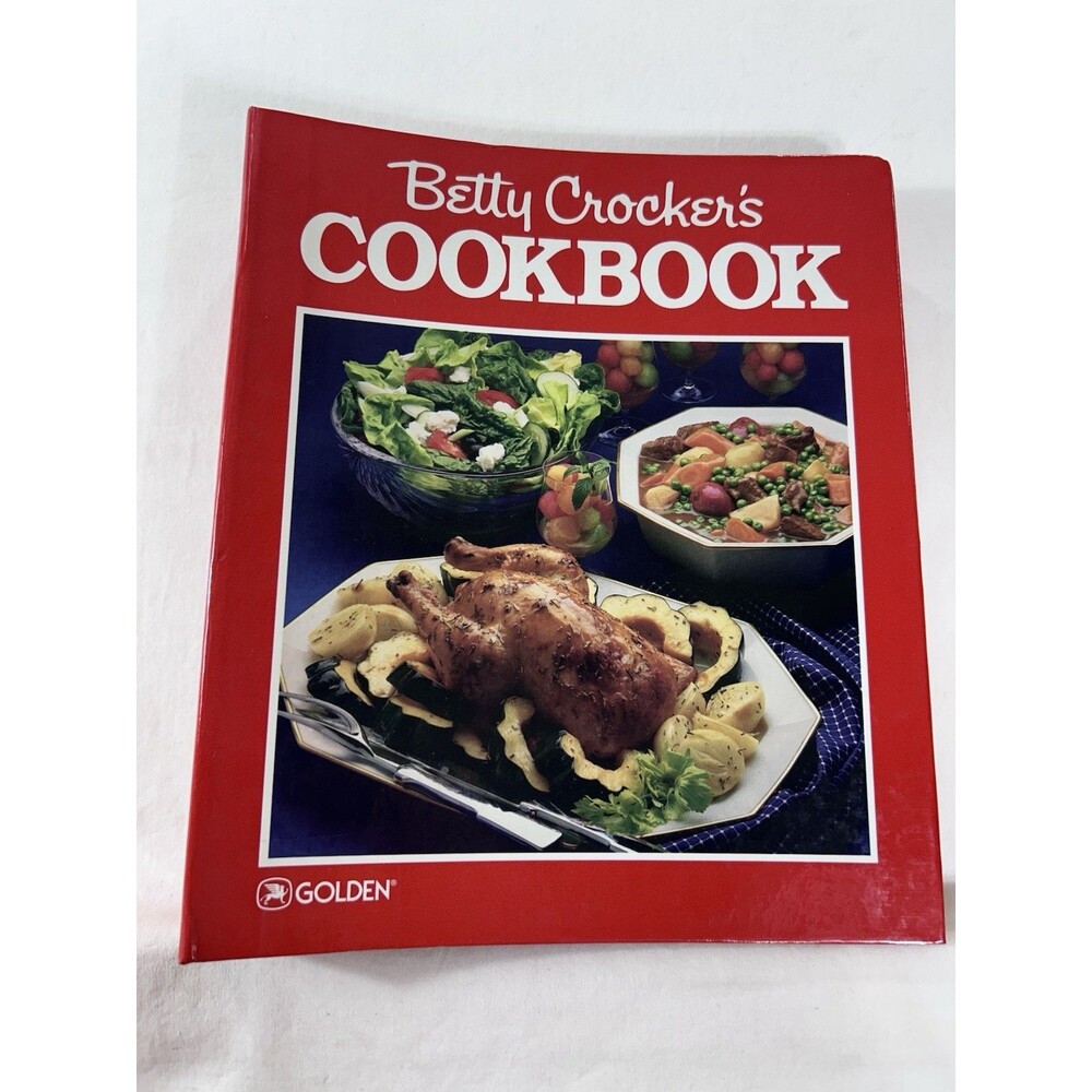 Vintage 1988 Betty Crocker's Cookbook 4th Edition 5 Ring Binder Grannycore